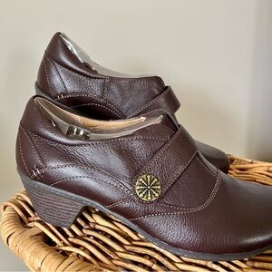 Softspots Dark Brown Leather boots - Size 10